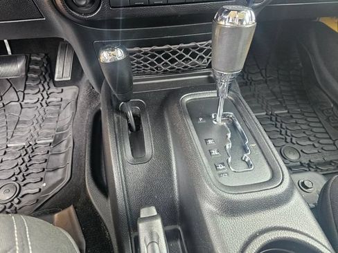 Used 2015 Jeep Wrangler Unlimited Sahara w/ Connectivity Group AWD/4WD image 23
