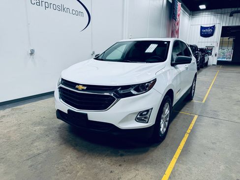 Used 2020 Chevrolet Equinox LS w/ LS Convenience Package image 3