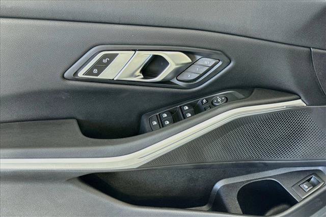 Used 2023 BMW 330i Sedan w/ Convenience Package RWD image 17