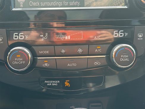 Used 2019 Nissan Rogue SL w/ Premium Package image 22