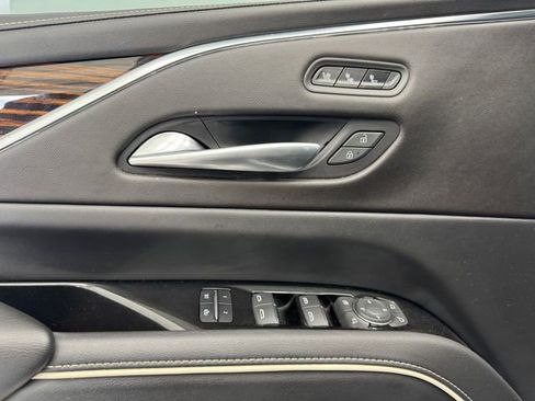 Used 2022 Cadillac Escalade Premium Luxury image 33