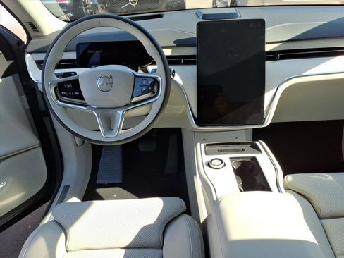 New 2025 Volvo EX90 Ultra w/ Protection Package Premier image 8