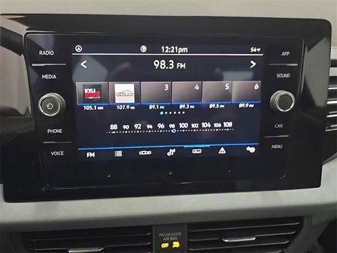 Used 2025 Volkswagen Jetta SE image 24