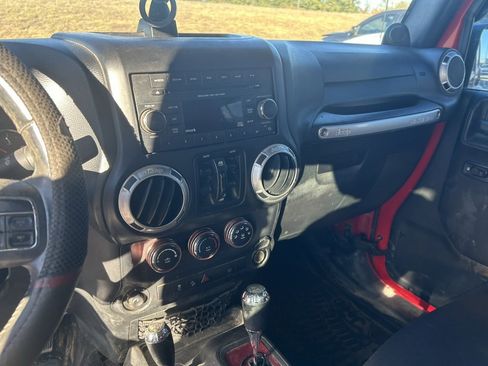 Used 2014 Jeep Wrangler Unlimited Sahara image 6