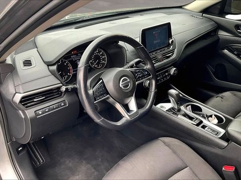 Used 2020 Nissan Altima 2.5 SV FWD image 14