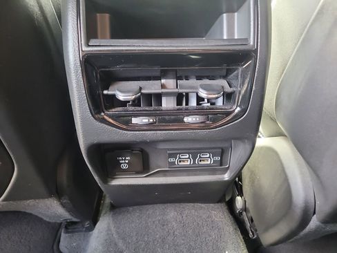 Used 2023 Jeep Grand Cherokee Altitude image 13