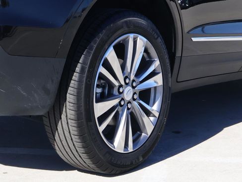 Certified 2025 Cadillac XT5 Premium Luxury image 12