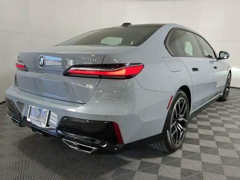 Used 2023 BMW 760i xDrive image 5