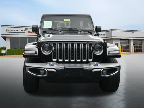 Used 2023 Jeep Wrangler Unlimited Sahara w/ Cold Weather Group AWD/4WD image 8