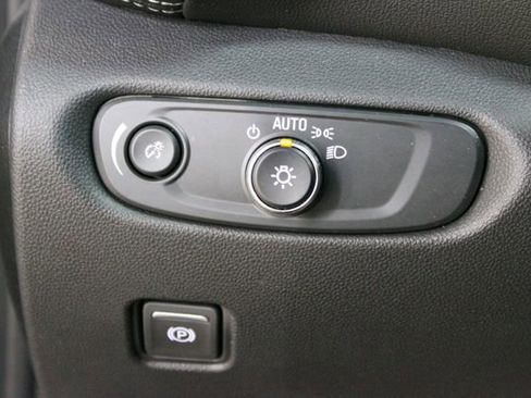 Used 2025 Chevrolet Blazer LT FWD image 15