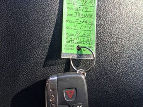 Used 2019 Jaguar F-PACE image 17