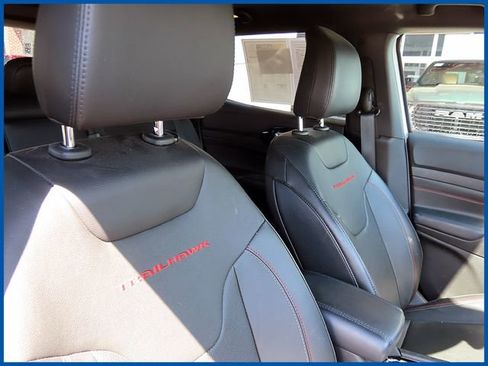 Used 2023 Jeep Compass Trailhawk w/ Trailhawk Elite Group AWD/4WD image 9