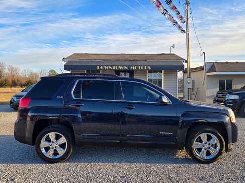 Used 2015 GMC Terrain SLE image 1