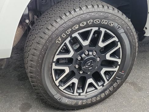 Used 2025 RAM 2500 Limited AWD/4WD image 23