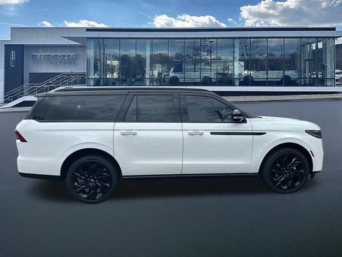 New 2026 Lincoln Navigator L Black Label AWD/4WD image 9