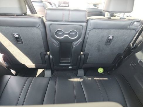 Used 2025 Honda Pilot Black Edition image 37