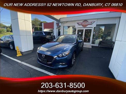 Used 2018 MAZDA MAZDA3 Touring FWD image 1
