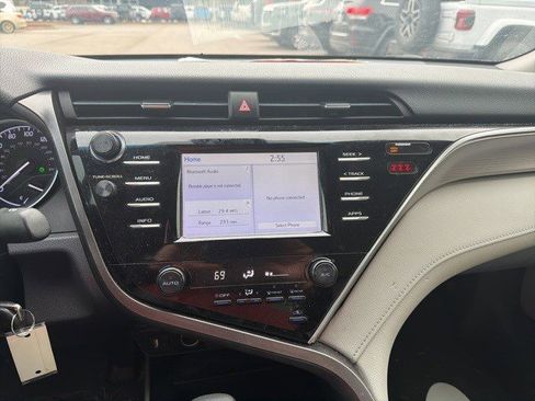 Used 2018 Toyota Camry SE image 12