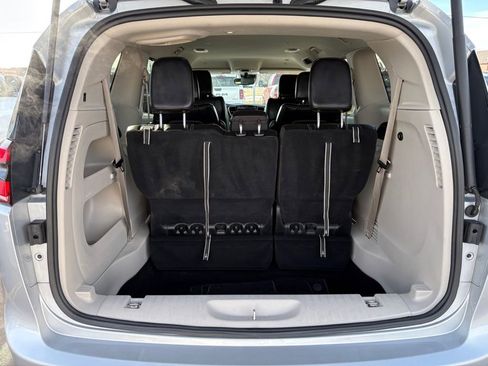 Certified 2024 Chrysler Pacifica Touring-L FWD image 7