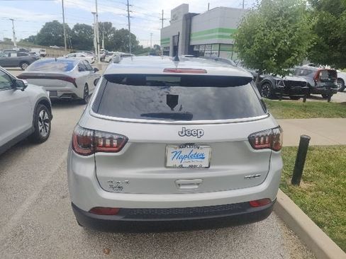 Used 2025 Jeep Compass Latitude AWD/4WD image 11