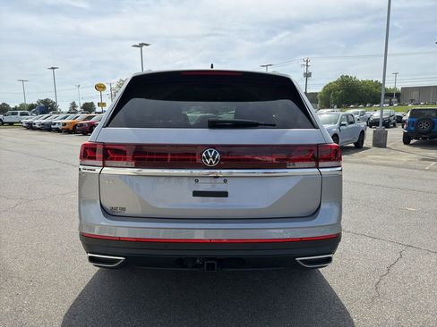 Used 2025 Volkswagen Atlas SE FWD image 5