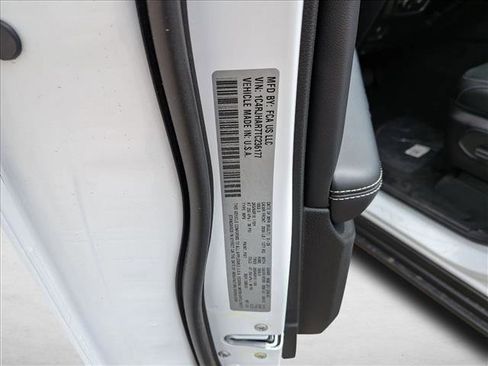 New 2026 Jeep Grand Cherokee Altitude image 17