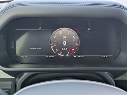 Certified 2025 Land Rover Defender 110 X-Dynamic SE image 10