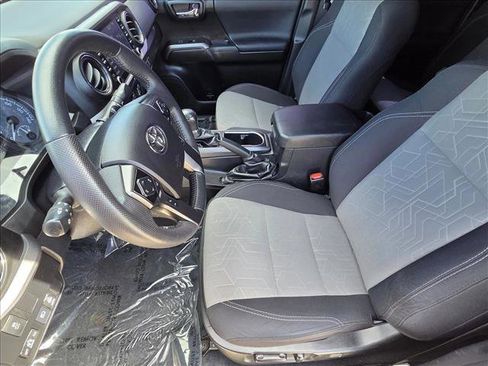 Used 2021 Toyota Tacoma TRD Off-Road w/ Technology Package image 14