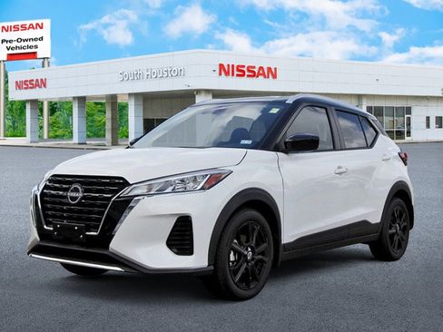 Used 2024 Nissan Kicks SV image 2