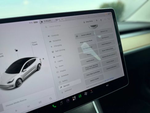 Used 2018 Tesla Model 3 Long Range RWD image 43