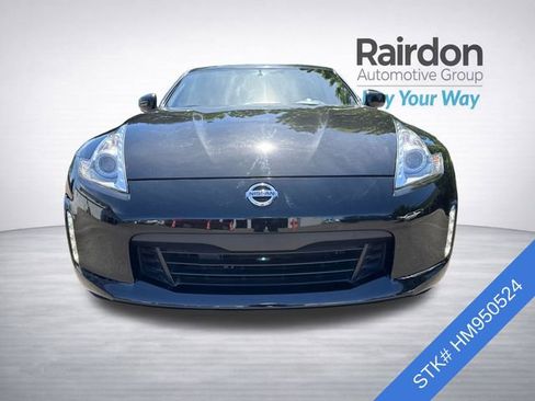 Used 2017 Nissan 370Z Coupe RWD image 2