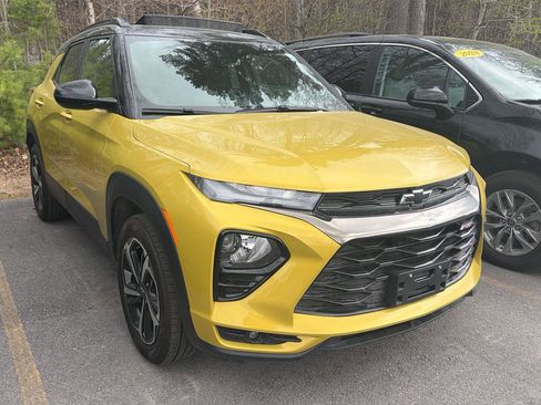 Used 2023 Chevrolet TrailBlazer RS w/ Sun and Liftgate Package AWD/4WD image 3