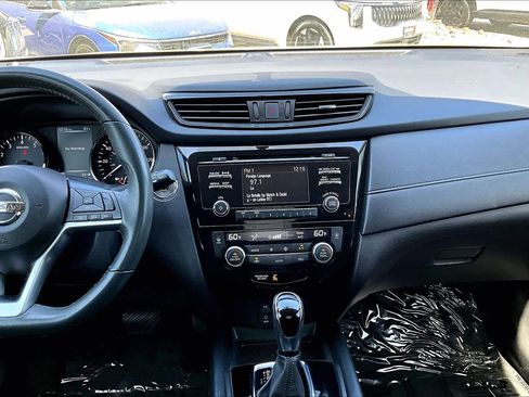 Used 2017 Nissan Rogue SV w/ Midnight Edition Package image 7