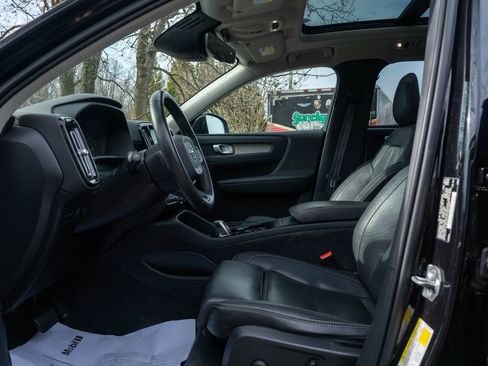 Used 2020 Volvo XC40 T5 Inscription image 19