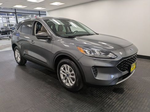 Certified 2022 Ford Escape SE image 3