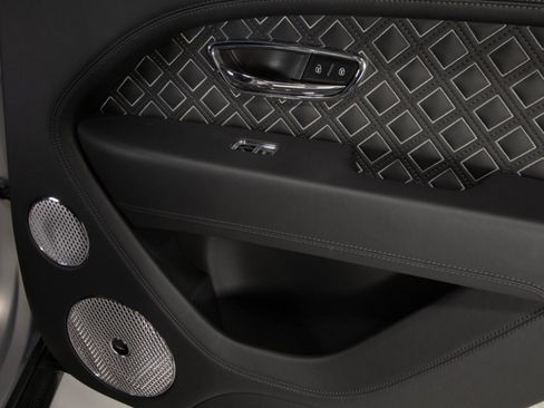 Used 2023 Bentley Bentayga Speed image 75