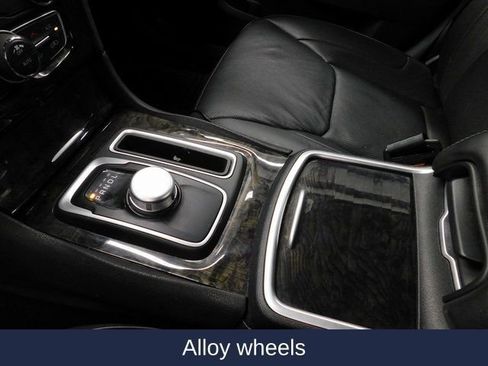 Used 2018 Chrysler 300 Limited image 34