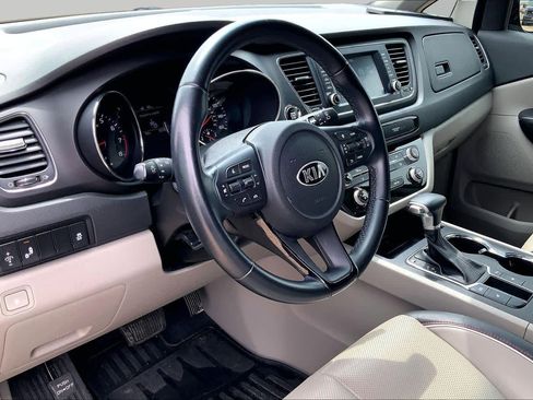 Used 2021 Kia Sedona EX FWD image 18
