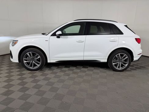 Certified 2025 Audi Q3 2.0T Premium w/ Convenience Package AWD/4WD image 2