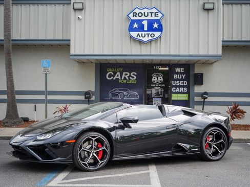 Used 2020 Lamborghini Huracan EVO RWD image 2