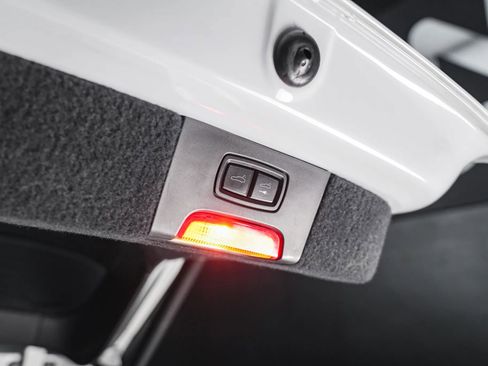 Used 2015 Porsche Cayenne Turbo image 76