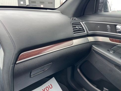 Used 2017 Ford Explorer Platinum image 28