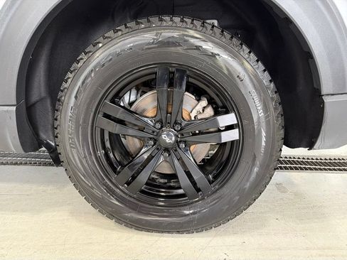 Used 2023 Ford Explorer XLT w/ XLT Sport Appearance Package AWD/4WD image 4