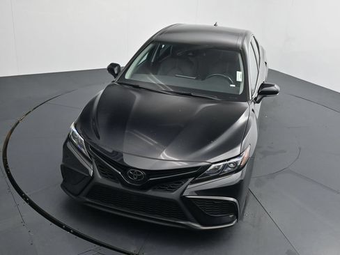 Used 2024 Toyota Camry SE FWD image 11