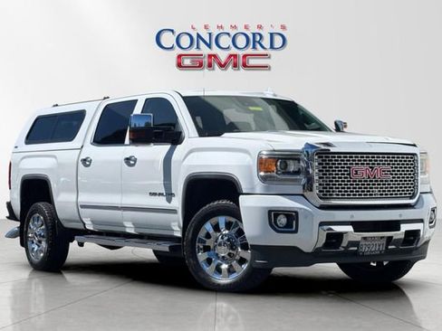 Used 2015 GMC Sierra 2500 Denali w/ Duramax Plus Package AWD/4WD image 2