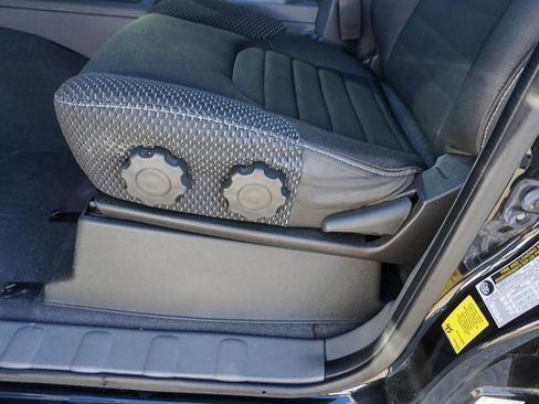 Used 2019 Nissan Frontier Desert Runner image 11