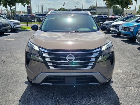 Certified 2025 Nissan Rogue SL FWD image 2
