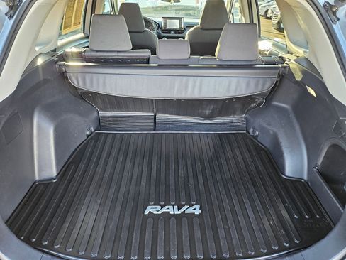 Used 2022 Toyota RAV4 XLE w/ Convenience Package image 29