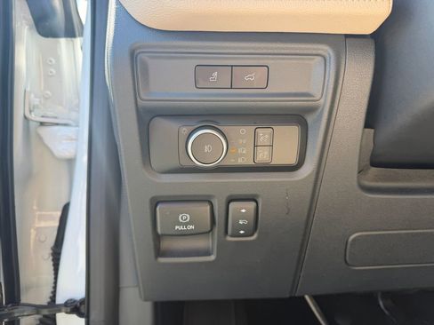Used 2024 Ford Expedition Limited AWD/4WD image 19