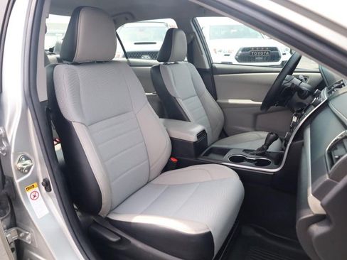 Used 2016 Toyota Camry SE FWD image 20